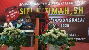 Siti Fatimah menyampaikan sambutan dalam acara Syukuran dan Pernyataan Sikap dirinya untuk menjadi Calon Wali Kota Tanjungbalai 2020-2025 (dok. KM)