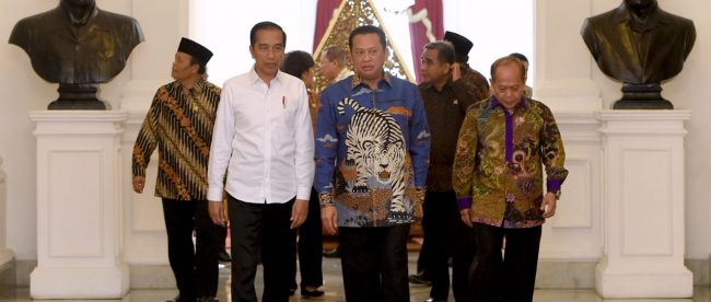 Presiden Jokowi bersama pimpinan MPR di Istana Presiden, Jakarta, Rabu 16/10/2019 (dok. Setpres)