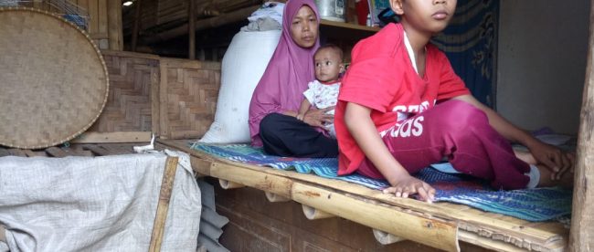 Kondisi rumah dan keluarga Ondari di Desa Gunung Sari, Pamijahan (dok. KM)