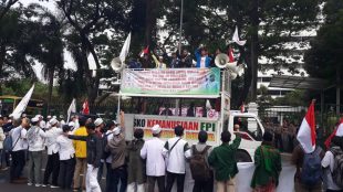 Aksi Front Mahasiswa Islam di depan kantor Kementerian Luar Negeri, Jakarta, Jumat 22/11/2019 (dok. KM)