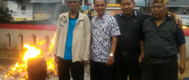 Pembakaran surat suara Pilkades Tugu Selatan, Kecamatan Cisarua, Kabupaten Bogor pada Sabtu 2/11/2019 (dok. KM)