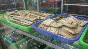 Jimat Tes CPNS yang dijual di Jakarta Gems Center, Jatinegara, Jakarta Timur (dok. KM)