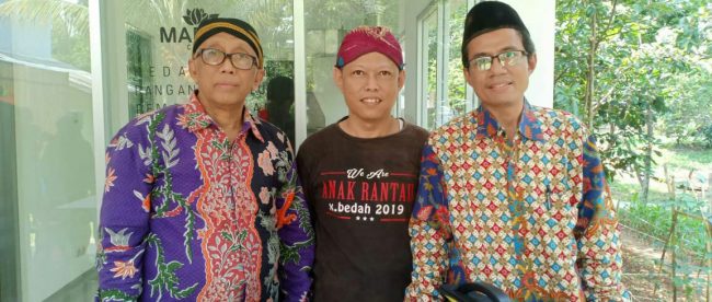 Aktor dan tim kreatif Sanggar Suluk Nusantara: Bambang Wiwoho, Ki Ageng Lanang, M. Ghozali (dok. KM)