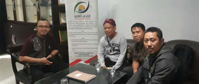 Direktur Harian Al Quds Amaanati, Syukron Muchtar saat bersama awak media (dok. KM)