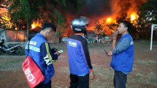 Puluhan gerbong kereta api di Stasiun Cikaum Barat, Subang terbakar (dok. KM)
