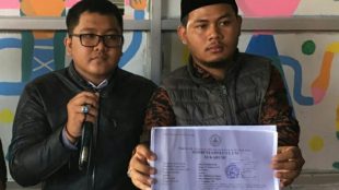 Aktivis, warga dan kuasa hukum saat konferensi pers tentang dugaan ijazah bermasalah pejabat Kota Bogor beberapa waktu lalu (dok. KM)