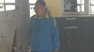 Ende, Kepsek SDN Tanjung Sari, Desa Purasari, Kecamatan Leuwiliang, meninjau pembangunan rehabilitasi 3 ruang kelas (dok. KM)