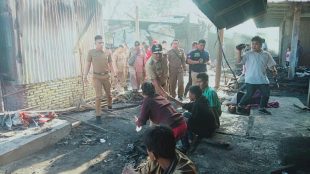 Wali Kota Tanjungbalai beserta istri Silvisa Novita dan rombongan Pemko TanjungBalai tinjau lokasi Pasar TPO yang ludes terbakar (dok. KM)