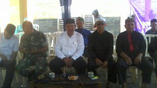 Kades Cidadap bersama Camat Pagaden Barat di sela-sela acara Ruwatan Bumi, Rabu 27/11/2019 (dok. KM)