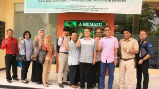 Kuasa Hukum dan Perwakilan Warga RT 10/03 Kelurahan Harjamukti, Kecamatan Cimanggis, usai menghadiri panggilan PN Depok 26/11/2019 (dok. KM)