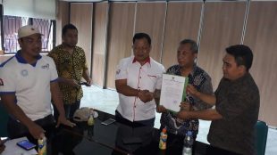 Mediasi buruh FSPMI Kabupaten Bogor dengan Kadisnakertrans dan Anggota DPRD Kabupaten Bogor Komisi IV di Gedung Setda Kabupaten Bogor, Kamis 28/11/2019 (dok. KM)