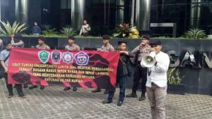 Unjuk rasa aktivis di depan kantor KPK, Selasa 10/12/2019 (dok. KM)