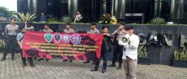Unjuk rasa aktivis di depan kantor KPK, Selasa 10/12/2019 (dok. KM)