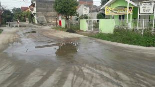 Kondisi jaling yang sudah dibeton di Jl. Durian II Perumahan Permata Regency Wanasari, Cibitung, Bekasi (dok. KM)