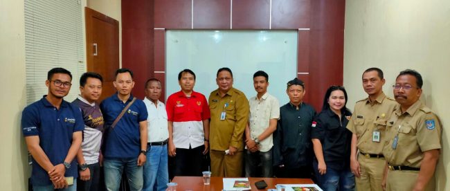 Pejabat Kantor Kesbangpol Depok bersama pengurus DPC PWRI Kota Depok, Senin 16/12/2019 (dok. KM)