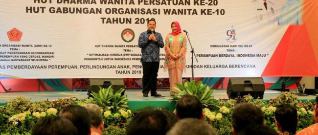 Wali Kota Tangerang Arief Wismansyah memberikan sambutan di Peringatan Hari Ibu Ke-91 di Mall Bale Kota Tangerang, Kamis 19/12/2019 (foto: istimewa)