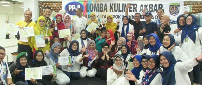 Pose bersama panitia, pemenang lomba, dan tamu undangan usai penutupan acara Lomba Kuliner Akbar PPJI Depok di D'Mall, 29/12/2019 (dok. KM)