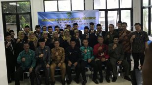 Bupati Subang, Ruhimat bersama dengan para pengawas seusai dilantik pada Kamis 23/1/2020 (dok. KM)