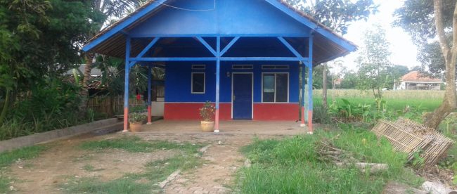 Bangunan Balai Musyawarah Dusun Ciawitali yang siap dipergunakan untuk sarana kantor pelayanan pemerintahan sementara desa pemekaran Mekarsari (dok. KM)