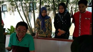 Direktur Hotel Tresya, Toga Sitorus, saat memberikan keterangan pers (dok. KM)