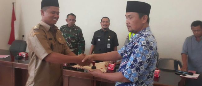 Empat Kepala Desa di Kecamatan Cigudeg lakukan sertijab di Aula Kantor Kecamatan Cigudeg, Sabtu 19/1/2020 (dok. KM)