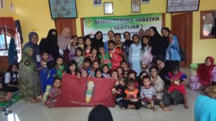 Trauma Healing Atau Konseling Immawati Di Desa Kiara Pandak, Sukajaya, Kabupaten Bogor, Jumat 10/1/2020 (dok. KM)
