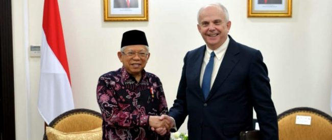 Wakil Presiden Indonesia Ma'ruf Amin bersama Dubes AS Joseph Donovan yang berpamitan seiring berakhirnya masa jabatannya sebagai Dubes di Istana wapres, Jakarta, Jumat 17/1/2020 (dok. KM)