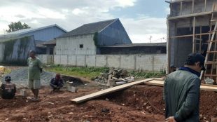 Lokasi Cluster Grand Wisma Residence di Perumahan Wisma Jaya, Kelurahan Aren Jaya, Kecamatan Bekasi Timur, yang diduga belum memiliki izin (dok. KM)
