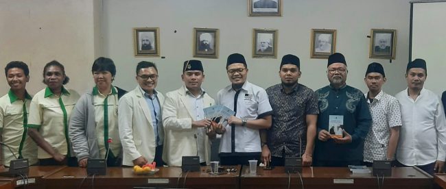 Rombongan Pemuda Katolik Komisariat Daerah Jawa Barat saat berkunjung ke pusat Ahmadiyah di Kemang, Kabupaten Bogor.