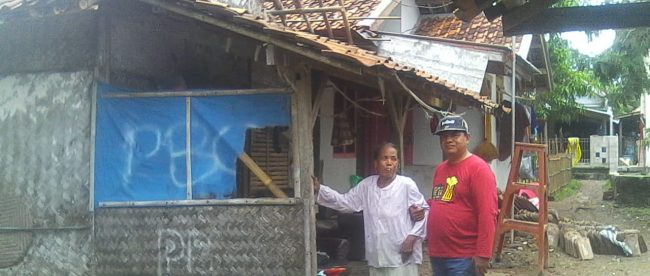 Kondisi rumah Suti (70) yang sudah sangat memprihatinkan (dok. KM)