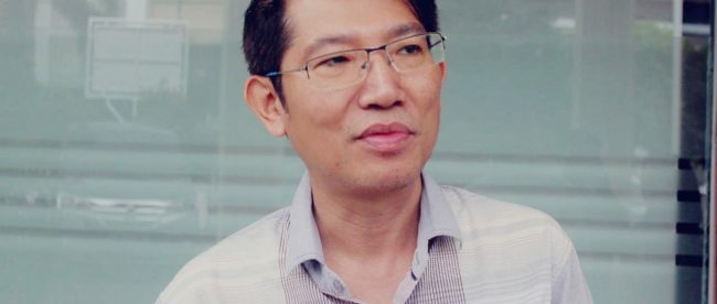 Ketua RT 10 RW 03 Kel. Harjamukti, Depok, Sudrajat, saat konferensi pers di depan PN Depok, Selasa 4/2/2020 (dok. KM)