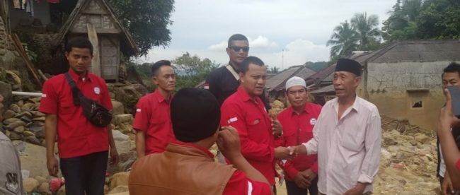 KPTB Saat Memberikan Bantuan Ke Kampung Urug Kecamatan Sukajaya Kabupaten Bogor (dok. KM)