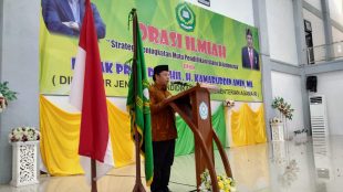 Direktur Jenderal Pendidikan Islam Negeri (Dirjen Pendis) Kemenag RI Prof. Kamaruddin Amin mengisi acara orasi ilmiah di aula laboratorium terpadu kampus IAIN Langsa, Jumat 14/2/2020 (dok. KM)