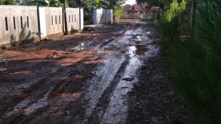 Kondisi jalan Padamulya-Jati yang rusak (dok. KM)