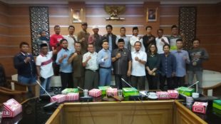 Balad Pamijahan bersama perwakilan Komisi II DPRD Kabupaten Bogor setelah Audiensi. 03/02/2020 (dok. KM)