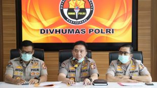 Kadiv Humas Mabes Polri Irjen Muhammad Iqbal memimpin konferensi pers di Mabes Polri, 23/3/2020 (dok. KM)