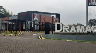 Cabang KFC di dekat jalan masuk perumahan Dramaga Cantik, Kabupaten Bogor (dok. KM)