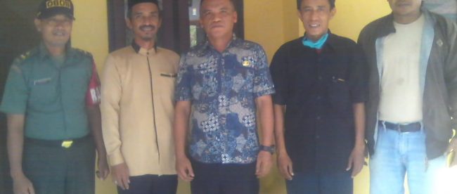 Kepala Desa Manyingsal, Ketua MUI, Babinsa AD, tokoh masyarakat dan pendamping Desa Manyingsal (dok. KM)