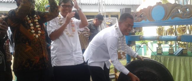 Bupati Subang Ruhimat membuka Pekan Kreativitas Siswa di SMPN 1 Binong, Rabu 11/3/2020 (dok. KM)