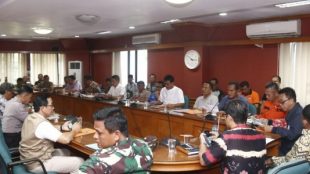 Bupati Subang sedang rapat bersama Sekda Subang, OPD serta para Camat di Ruang Rapat Bupati Subang, Jumat 28/2/2020 (dok. KM)