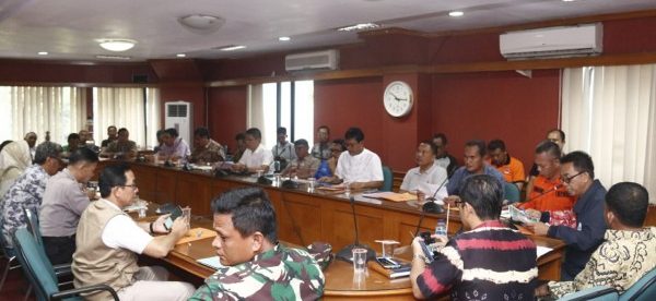 Bupati Subang sedang rapat bersama Sekda Subang, OPD serta para Camat di Ruang Rapat Bupati Subang, Jumat 28/2/2020 (dok. KM)