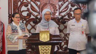 Kepala Dinas Kesehatan Provinsi DKI Jakarta Widyastuti memimpin Konferensi Pers Terkait Penyebaran virus Covid-19 di Gedung Balaikota DKI Jakarta, Rabu sore 4/3/2020