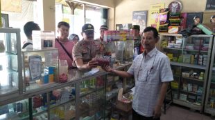 Polsek Pagaden, perwakilan Kecamatan, Koramil Pagaden dan UPTD Puskesmas mengecek harga masker dan sembako di wilayahnya, Rabu 4/3/2020 (dok. KM)