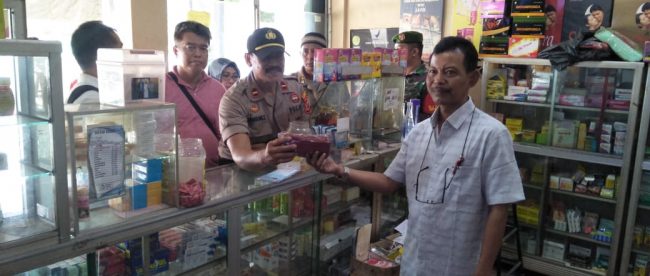 Polsek Pagaden, perwakilan Kecamatan, Koramil Pagaden dan UPTD Puskesmas mengecek harga masker dan sembako di wilayahnya, Rabu 4/3/2020 (dok. KM)