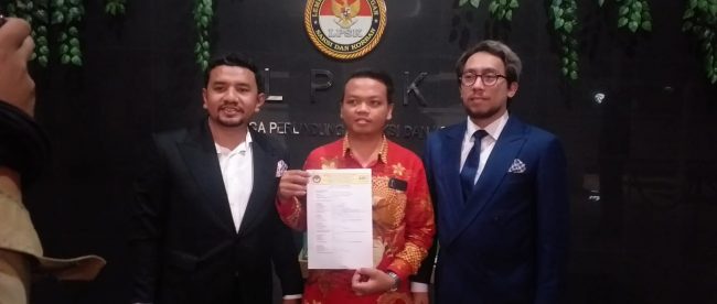 Pahrur Dalimunte dan rekan di kantor LPSK, Kamis 5/3/2020 (dok. KM)