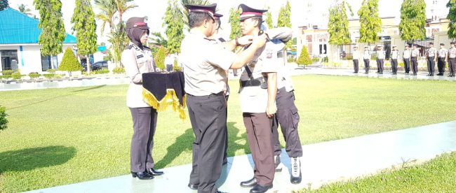 Upacara Serah Terima Jabatan Kasat Intelkam Polres Pasbar dari Kasat lama AKP Sosmedya kepada AKP Teguh Priyatno, yang berlangsung di halaman Mapolres Pasbar Sabtu, 7 Maret 2020 (dok. KM)