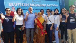 Jajaran akademik Universitas Budi Luhur menggelar kegiatan bagi-bagi masker dan jamu gratis di lingkungan Univeritas Budi Luhur Jakarta Selatan, di tengah pahitnya isu virus corona (Covid-19) pada hari Senin Pagi 09/03/2020 (dok. KM)