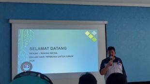 Dirut Perumda Tirta Pakuan Kota Bogor saat sambutan kegiatan Open Day bersama media dalam Rangkaian HUT Ke-43 (dok. KM)