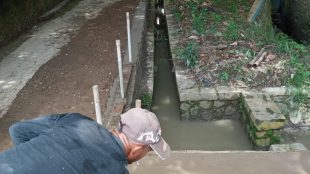 Pembangunan jalan lingkungan di Dusun 3 BTN Gembor, Desa Gembor, Pagaden (dok. KM)