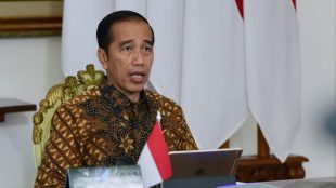 Presiden Joko Widodo saat rapat terbatas melalui videoconferencing di Istana Bogor, Senin 30/3/2020 (dok. KM)